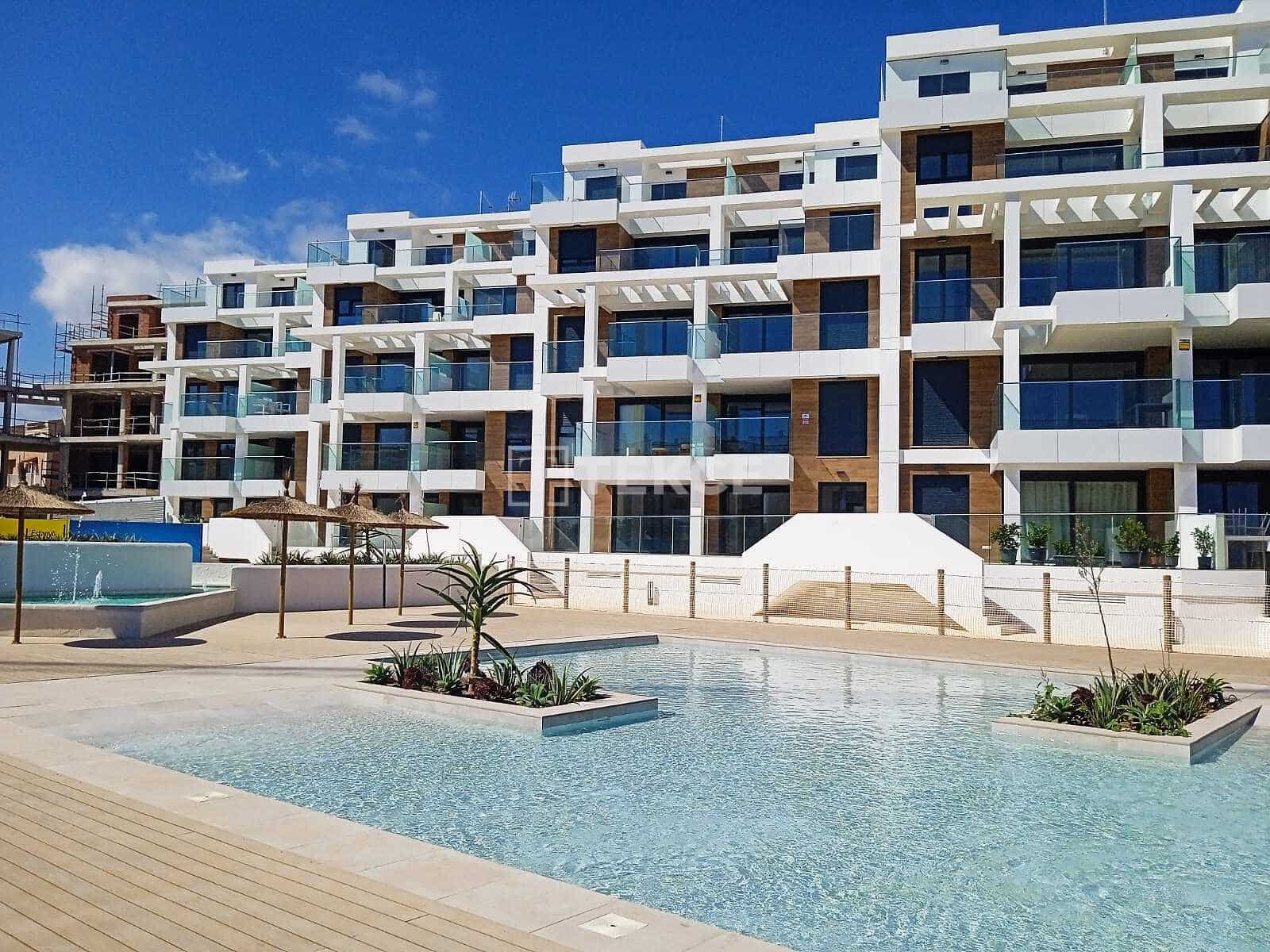 3 slaapkamer Flat te koop in Denia met zwembad - € 475.000 (Ref: 8964857)