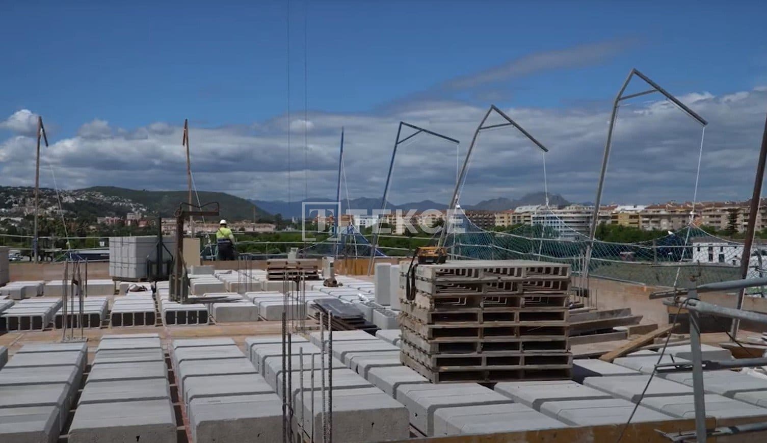 4 bedroom Flat for sale in Denia with pool - € 421,000 (Ref: 8964879)