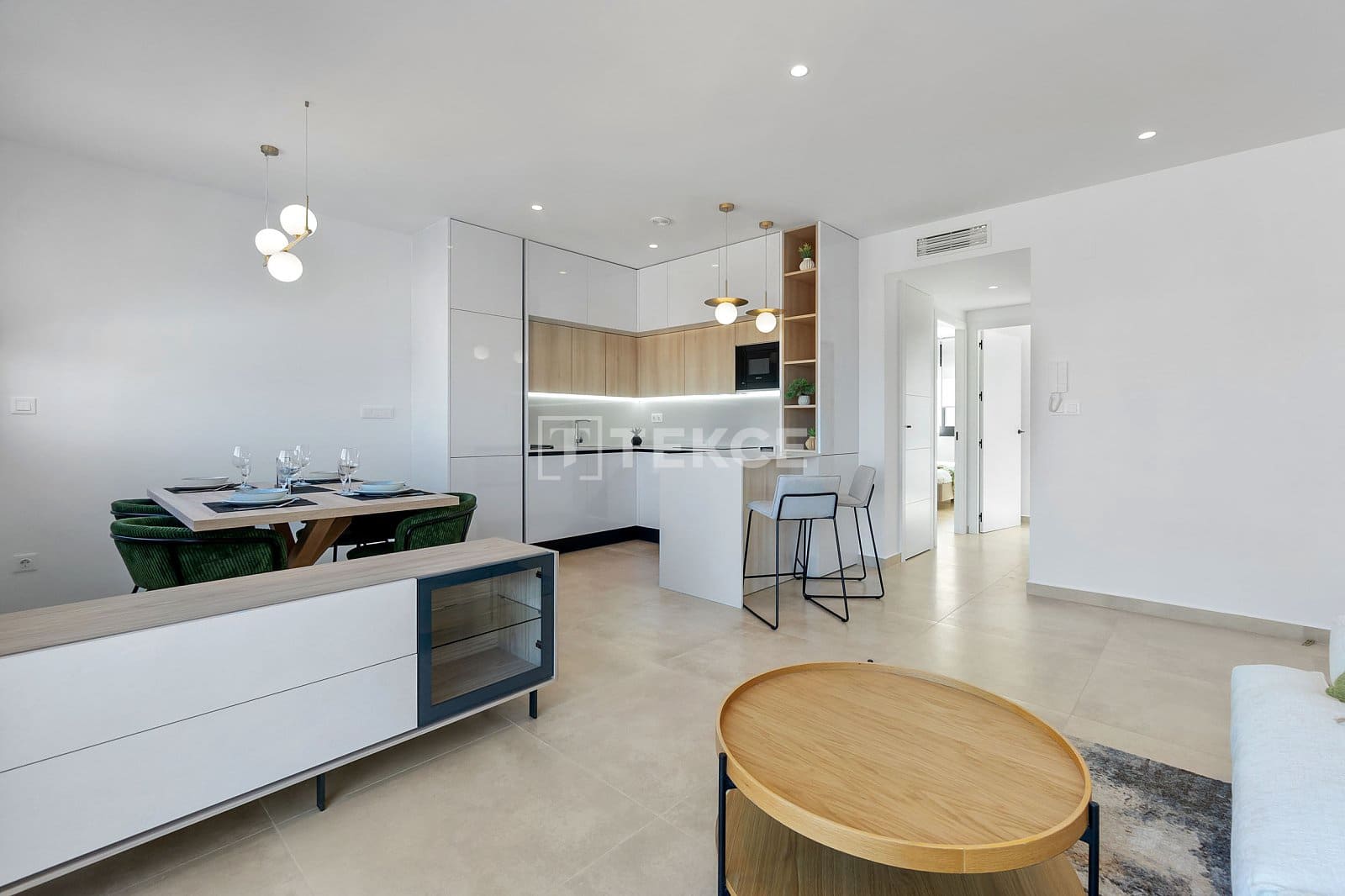 2 slaapkamer Flat te koop in Los Altos met zwembad - € 320.000 (Ref: 8964924)