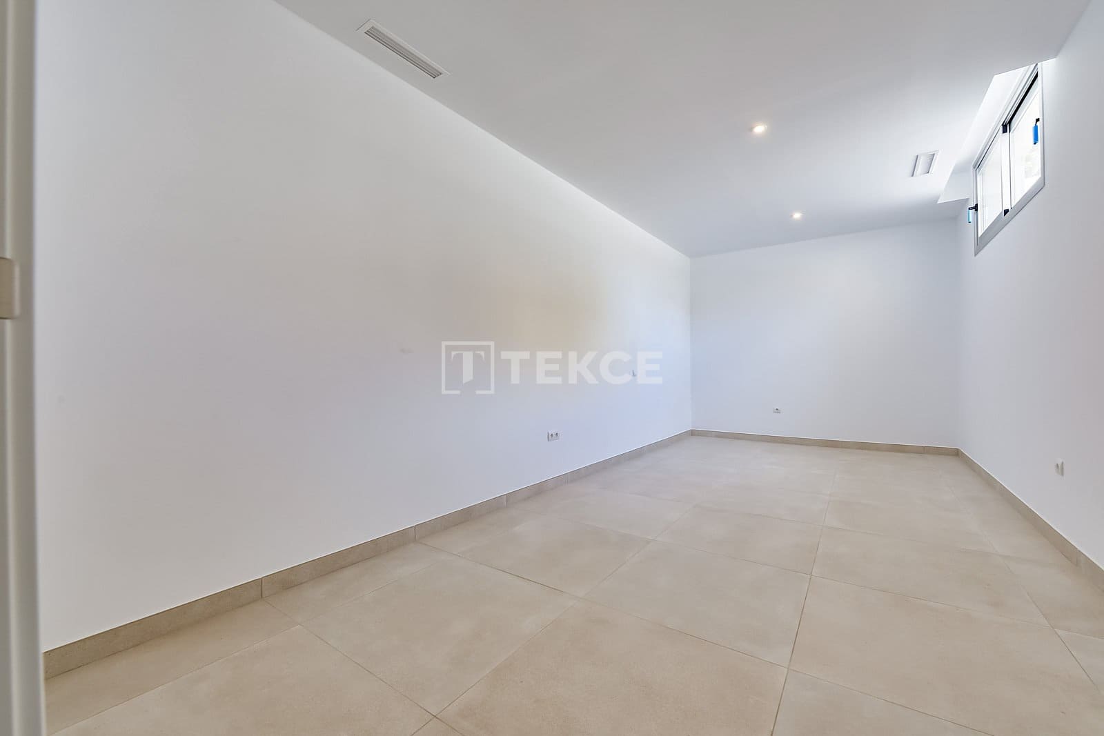 3 bedroom Villa for sale in Finestrat with pool - € 1,200,000 (Ref: 8964931)