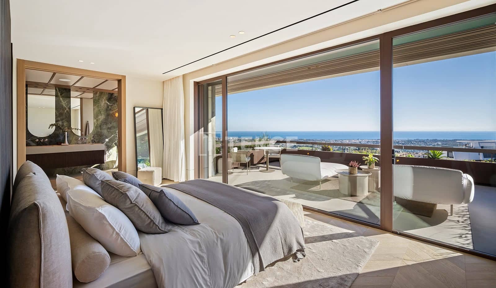 5 bedroom Villa for sale in Benahavis with pool - € 6,495,000 (Ref: 8964937)