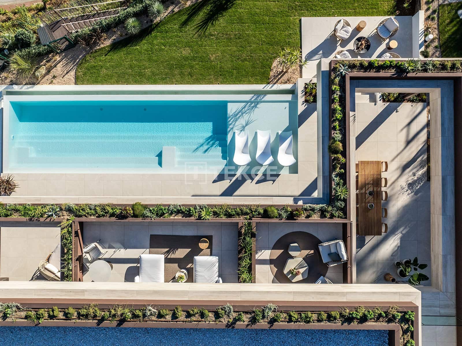 5 bedroom Villa for sale in Benahavis with pool - € 6,495,000 (Ref: 8964937)