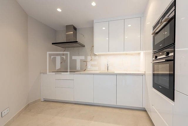 4 sypialnia Mieszkanie na sprzedaż w Benidorm z basenem - 1 650 000 € (Ref: 8964945)