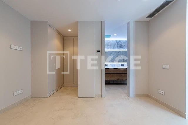 4 sypialnia Mieszkanie na sprzedaż w Benidorm z basenem - 1 650 000 € (Ref: 8964945)