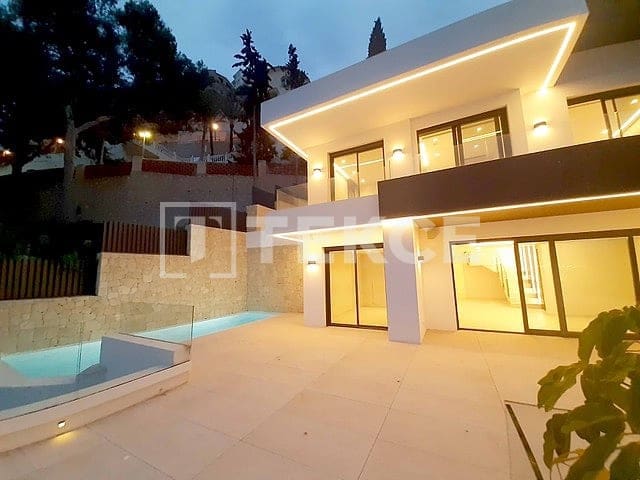 4 sypialnia Mieszkanie na sprzedaż w Benidorm z basenem - 1 650 000 € (Ref: 8964945)