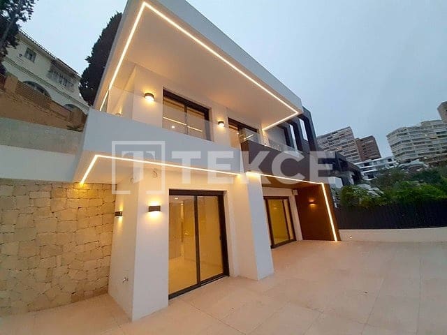 4 sypialnia Mieszkanie na sprzedaż w Benidorm z basenem - 1 650 000 € (Ref: 8964945)