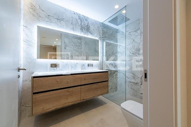 4 sypialnia Mieszkanie na sprzedaż w Benidorm z basenem - 1 650 000 € (Ref: 8964945)