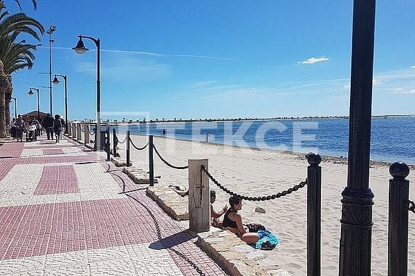 3 sypialnia Willa na sprzedaż w San Pedro del Pinatar z basenem - 480 000 € (Ref: 8964948)