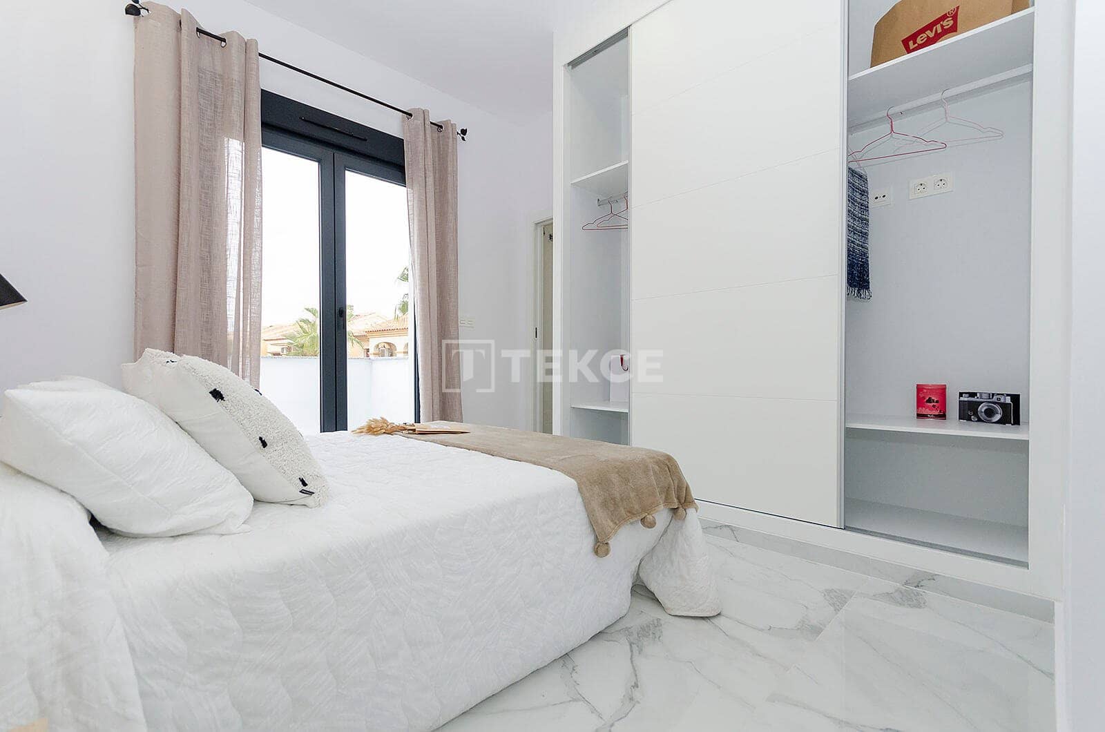 3 bedroom Villa for sale in Torrevieja with pool - € 409,000 (Ref: 8964962)