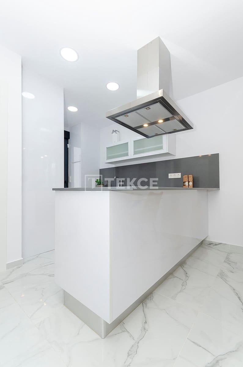 3 bedroom Villa for sale in Torrevieja with pool - € 409,000 (Ref: 8964962)