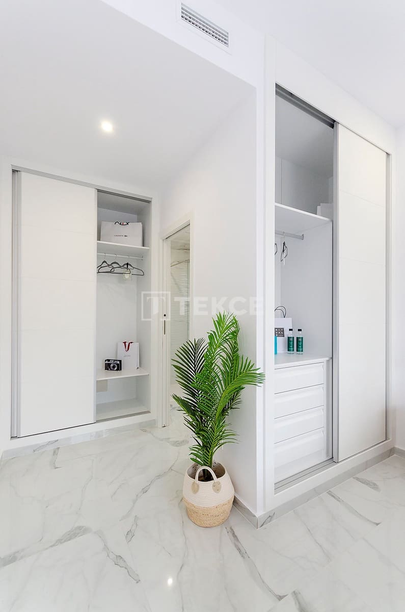 3 bedroom Villa for sale in Torrevieja with pool - € 409,000 (Ref: 8964962)