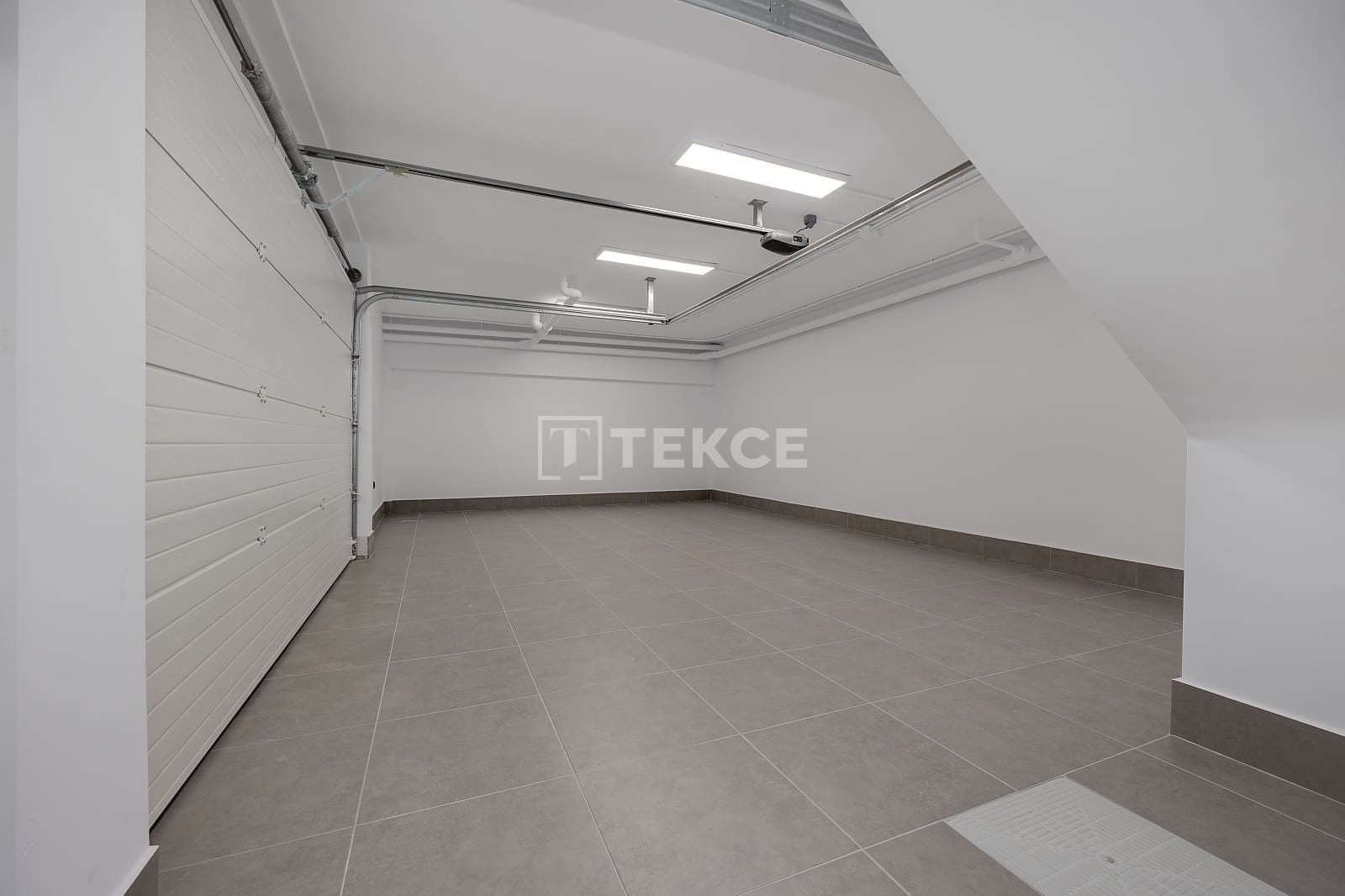 3 bedroom Villa for sale in Torrevieja with pool - € 595,000 (Ref: 8965016)