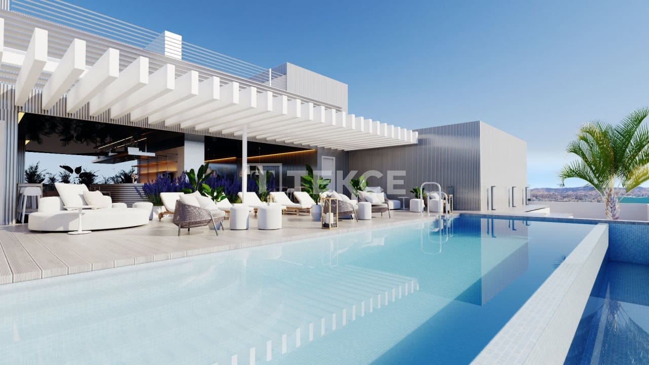 4 soveværelse Lejlighed til salg i Malaga by med swimmingpool - € 2.405.000 (Ref: 8965017)