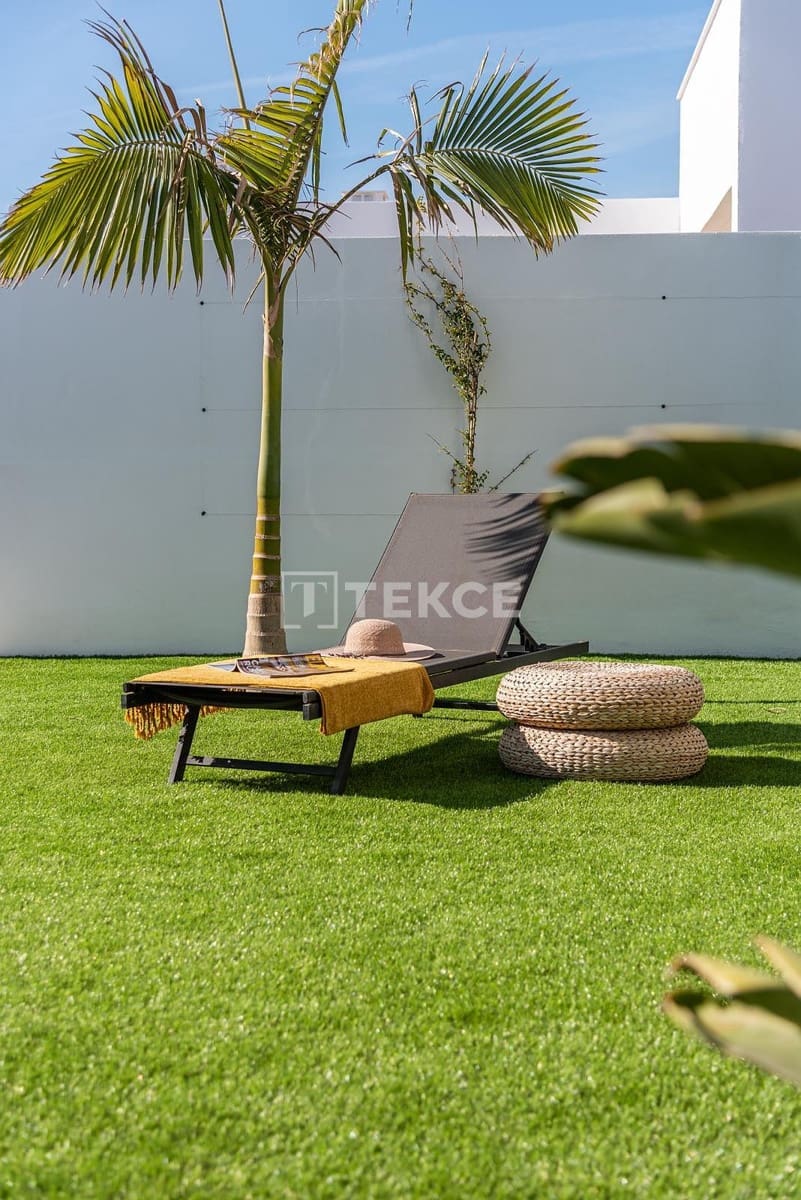 3 soveværelse Villa til salg i Mar de Cristal med swimmingpool - € 549.000 (Ref: 8965045)