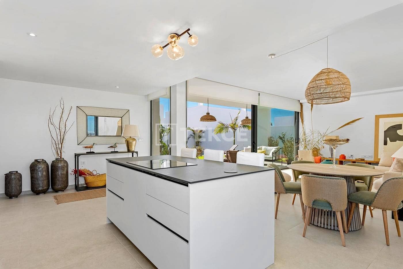 3 soveværelse Villa til salg i Mar de Cristal med swimmingpool - € 549.000 (Ref: 8965045)