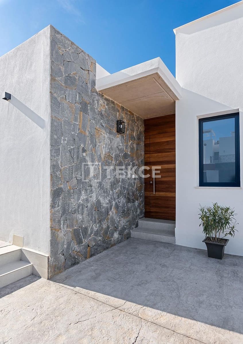 3 soveværelse Villa til salg i Mar de Cristal med swimmingpool - € 549.000 (Ref: 8965045)