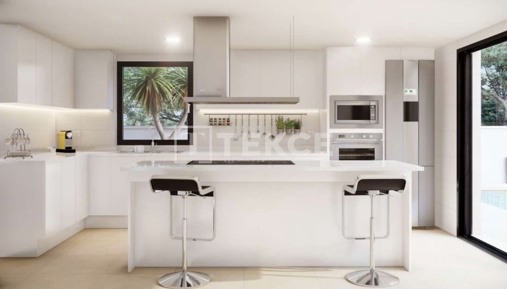 4 sovrum Villa till salu i Playa de San Juan med pool - 750 000 € (Ref: 8965146)