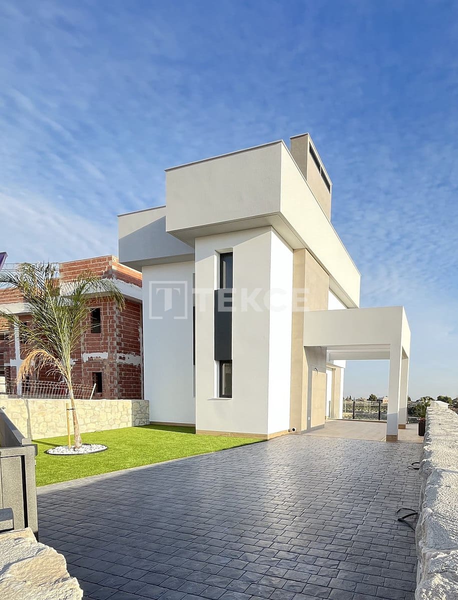 4 bedroom Villa for sale in Algorfa with pool - € 535,000 (Ref: 8965152)