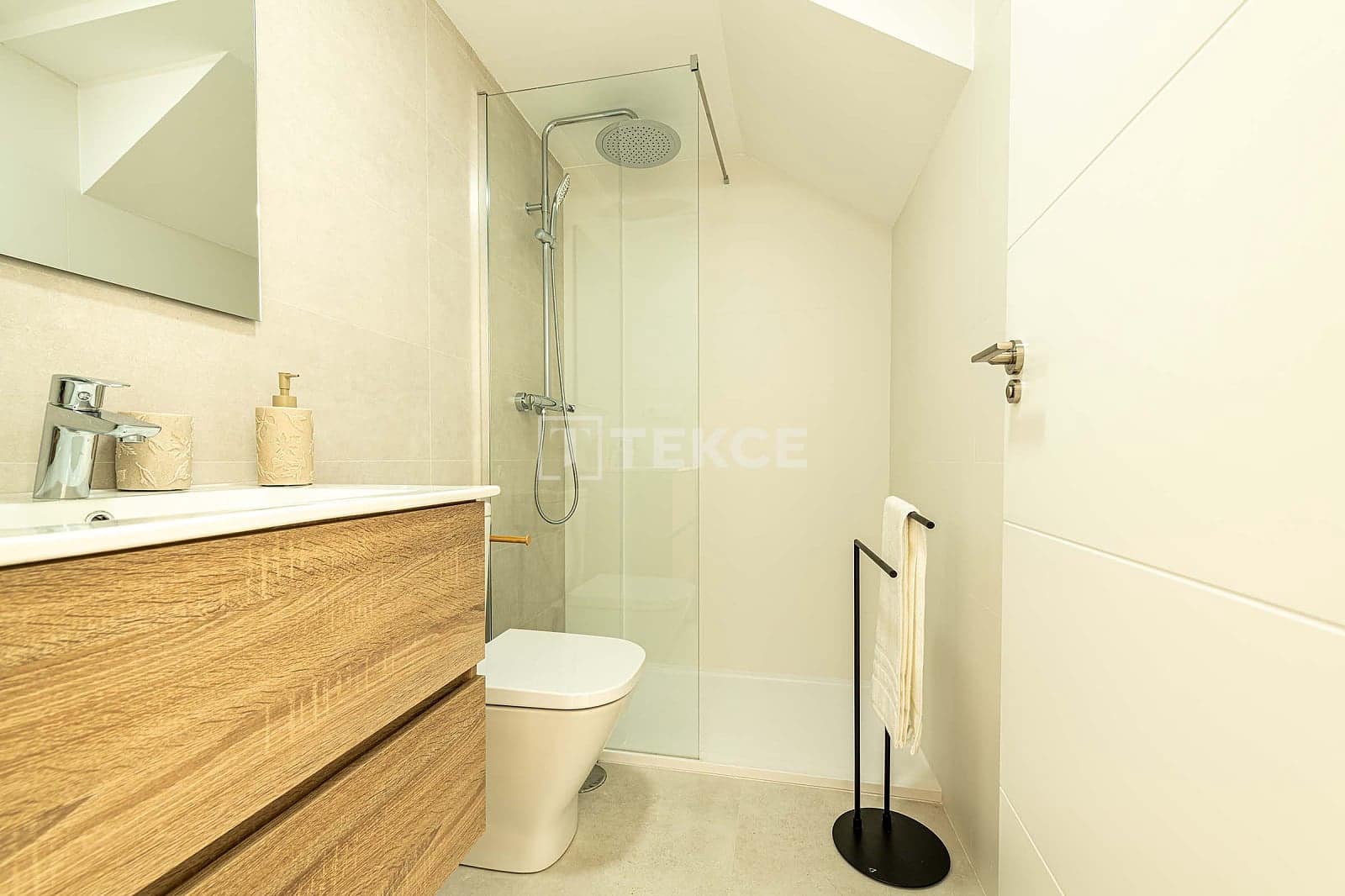 3 slaapkamer Villa te koop in Cox met zwembad - € 240.000 (Ref: 8965178)
