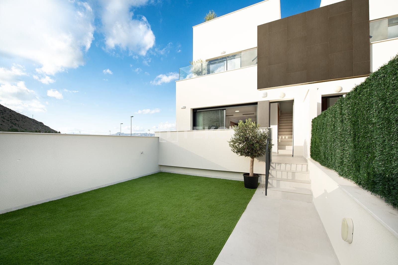 3 slaapkamer Villa te koop in Cox met zwembad - € 240.000 (Ref: 8965178)