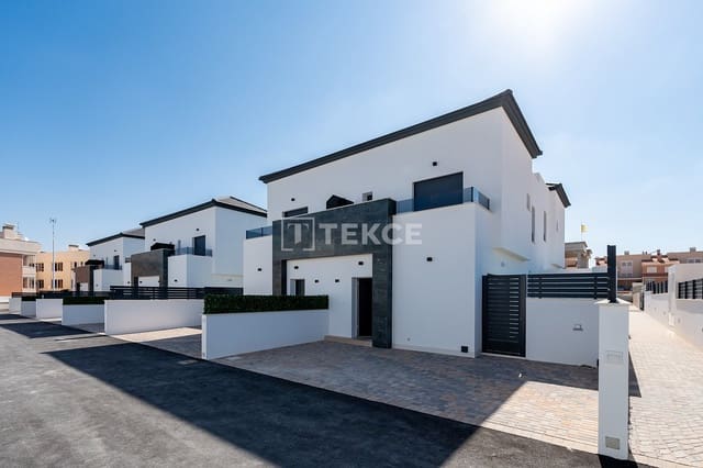 3 bedroom Villa for sale in Gran Alacant, Santa Pola with pool - € 350,000 (Ref: 8965247)