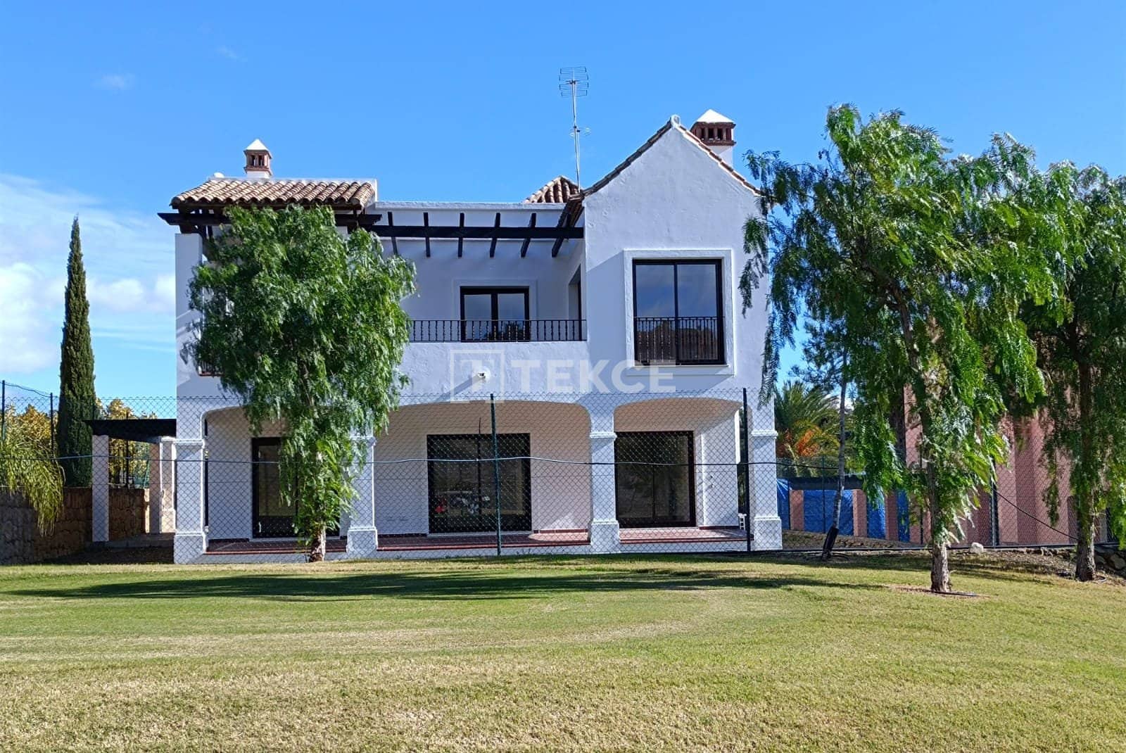 3 sypialnia Willa na sprzedaż w Estepona z basenem - 978 000 € (Ref: 8965254)