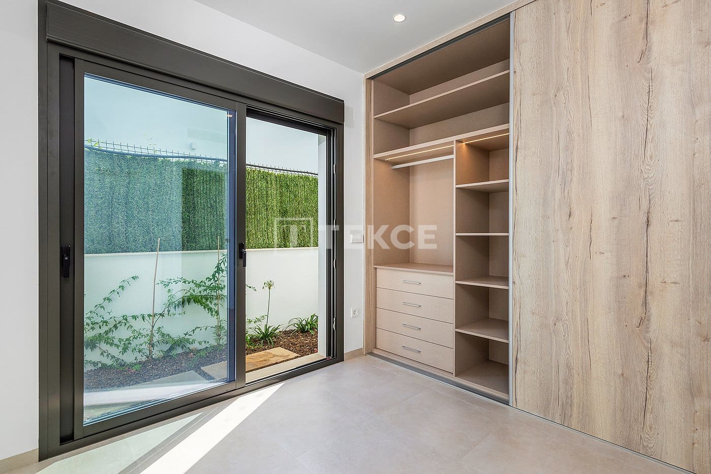 3 sypialnia Willa na sprzedaż w Los Alcazares z basenem - 490 000 € (Ref: 8965256)