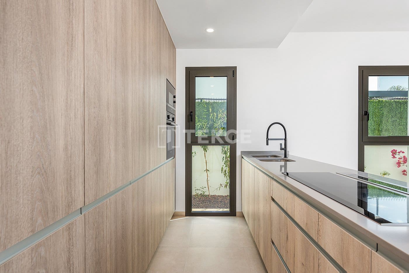 3 sypialnia Willa na sprzedaż w Los Alcazares z basenem - 490 000 € (Ref: 8965256)