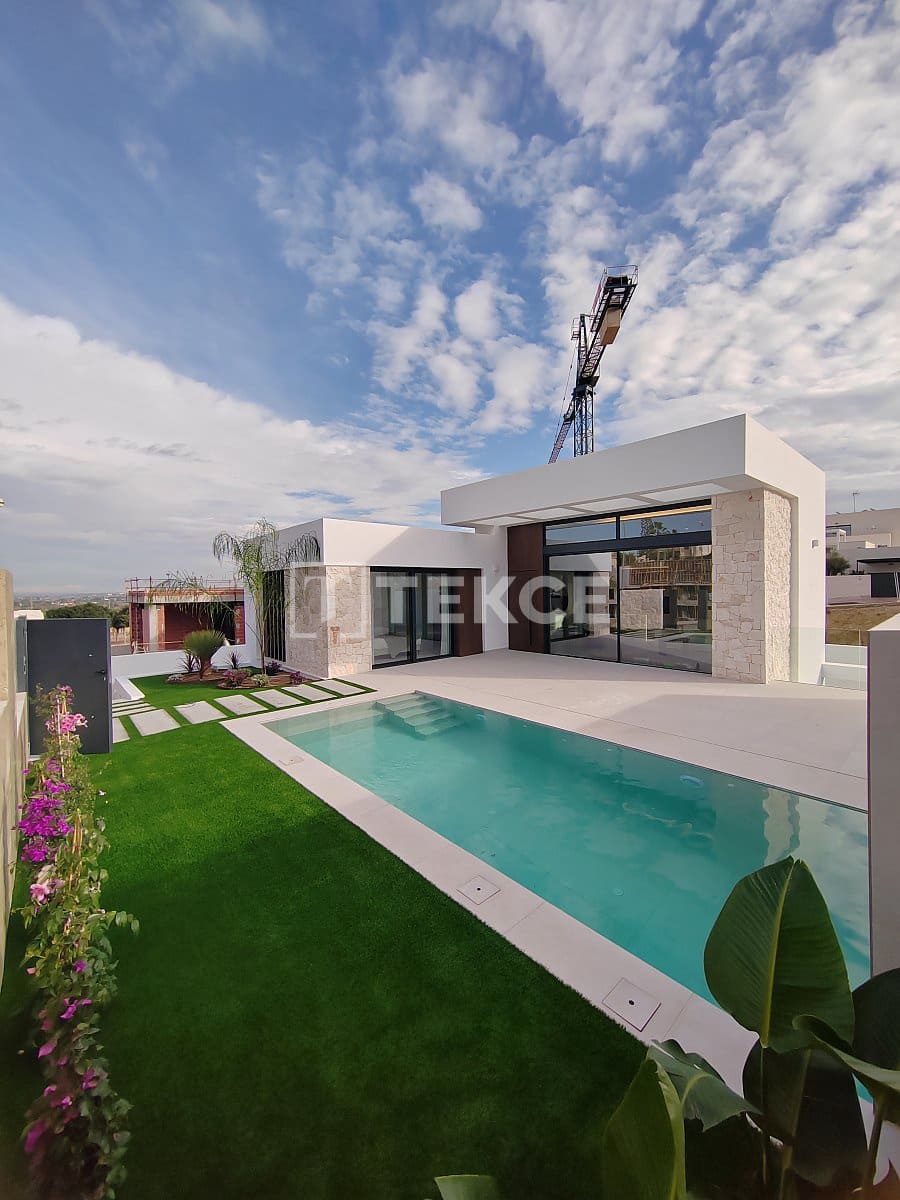 3 bedroom Villa for sale in Rojales with pool - € 575,000 (Ref: 8965261)