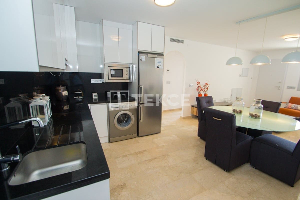 2 makuuhuone Asunto myytävänä paikassa Villamartin mukana uima-altaan - 283 000 € (Ref: 8965265)