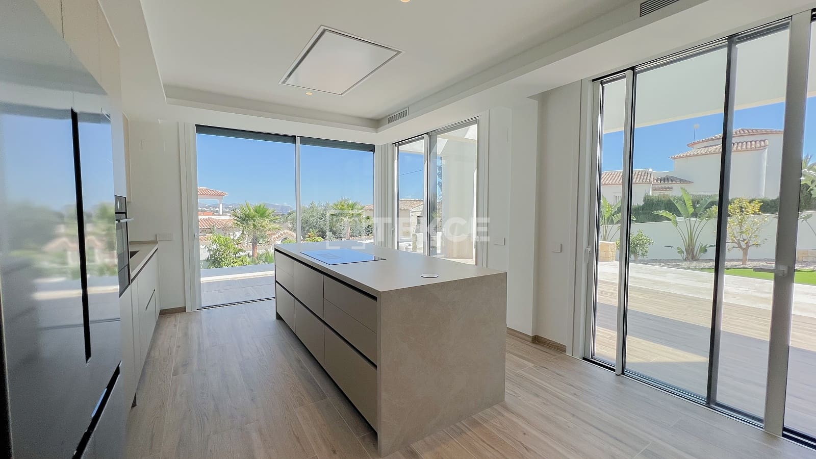 4 makuuhuone Huvila myytävänä paikassa Benissa mukana uima-altaan - 2 260 000 € (Ref: 8965278)