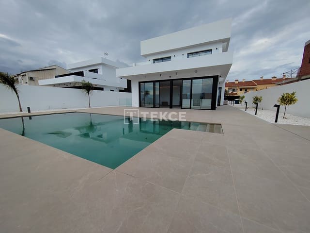 4 slaapkamer Villa te koop in Playa de San Juan, Alicante stad met zwembad - € 950.000 (Ref: 8965280)
