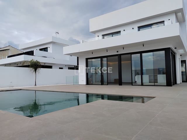 4 slaapkamer Villa te koop in Playa de San Juan, Alicante stad met zwembad - € 950.000 (Ref: 8965280)
