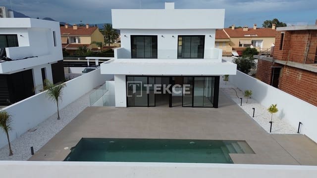 4 slaapkamer Villa te koop in Playa de San Juan, Alicante stad met zwembad - € 950.000 (Ref: 8965280)