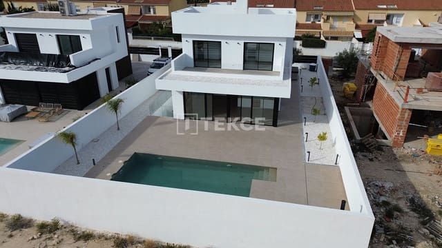 4 slaapkamer Villa te koop in Playa de San Juan, Alicante stad met zwembad - € 950.000 (Ref: 8965280)