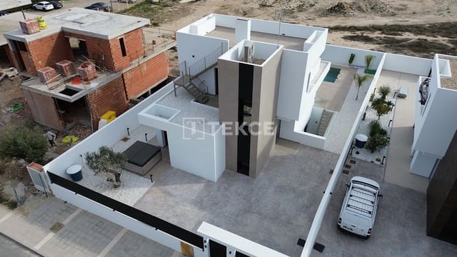 4 slaapkamer Villa te koop in Playa de San Juan, Alicante stad met zwembad - € 950.000 (Ref: 8965280)