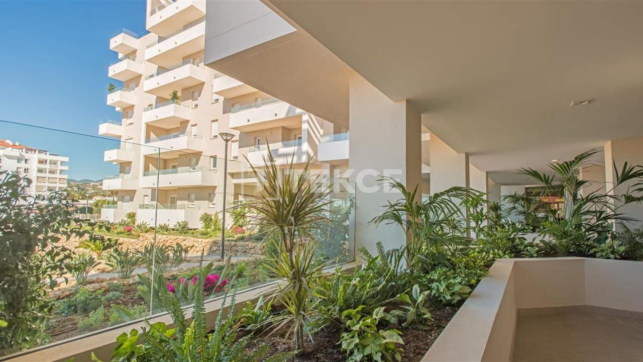 2 bedroom Flat for sale in Nueva Andalucia with pool - € 445,000 (Ref: 8965296)