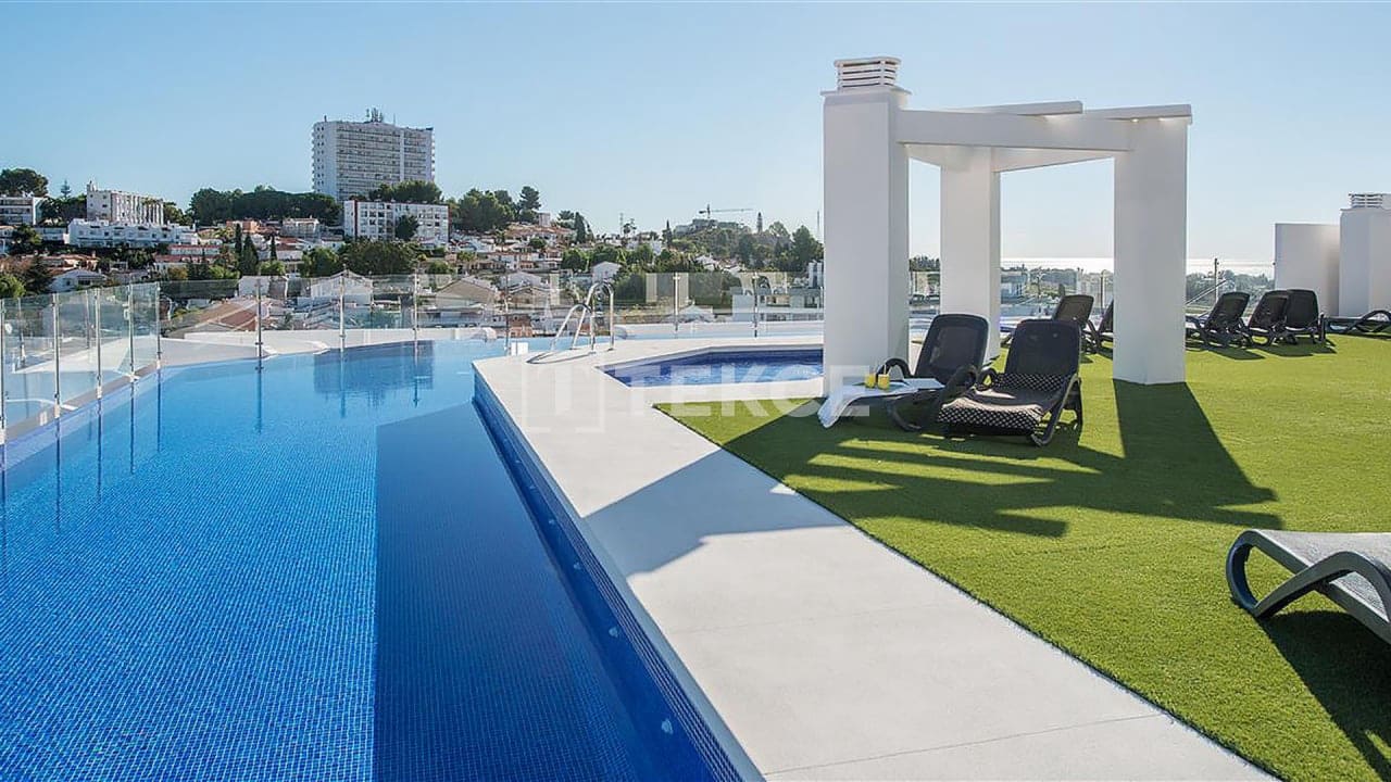 2 bedroom Flat for sale in Nueva Andalucia with pool - € 445,000 (Ref: 8965296)