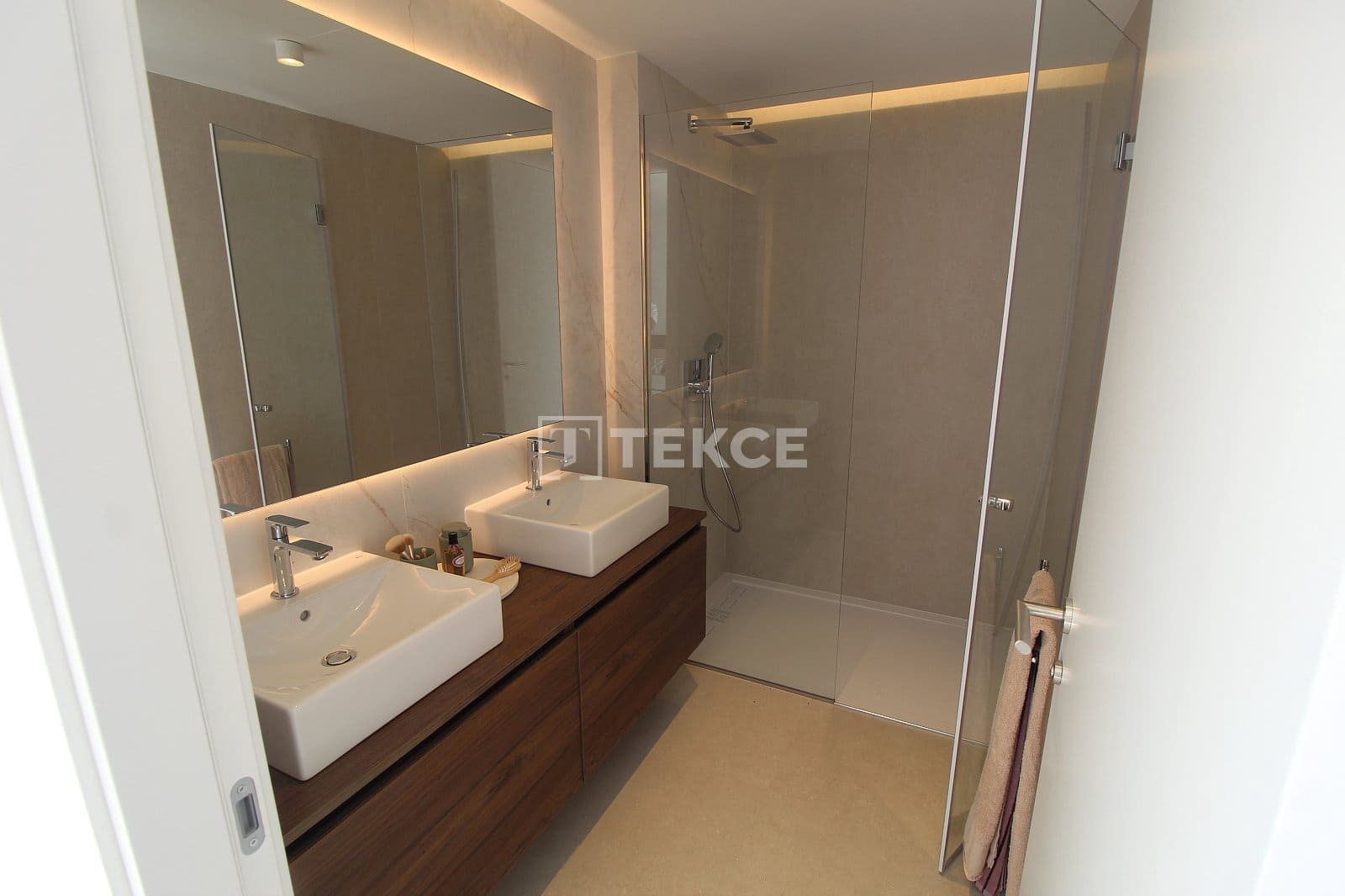 4 quarto Moradia para venda em Alhama Springs com piscina - 2 145 000 € (Ref: 8965318)