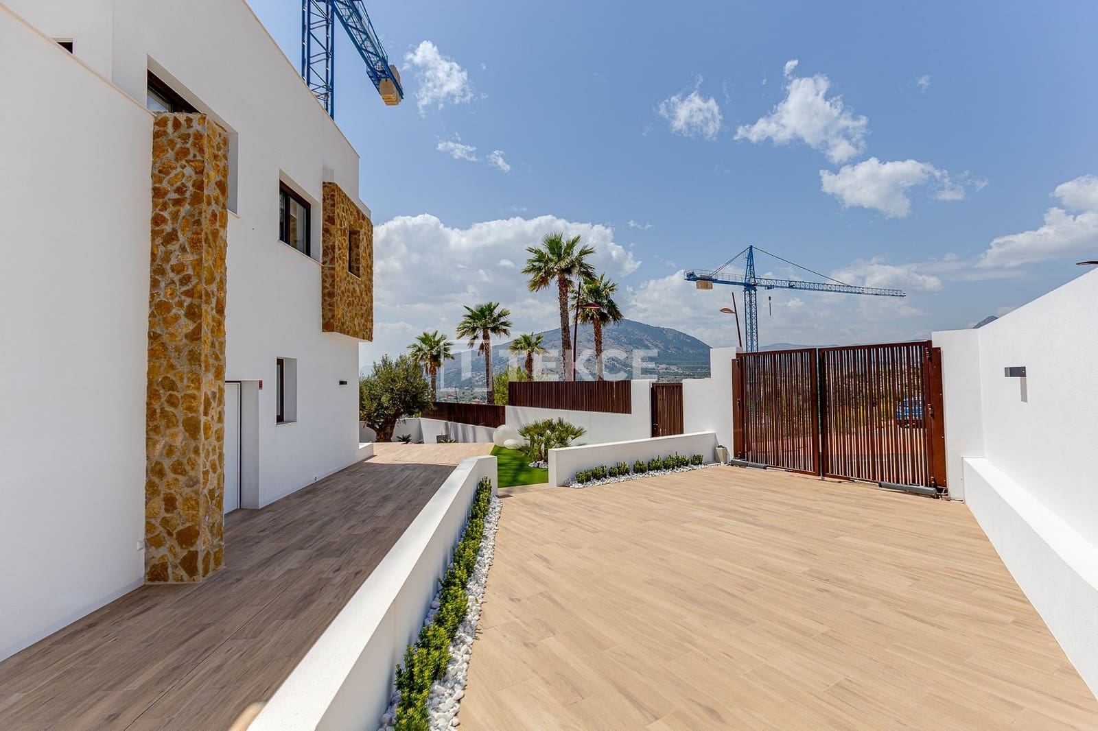 3 bedroom Villa for sale in Finestrat with pool - € 540,000 (Ref: 8965337)