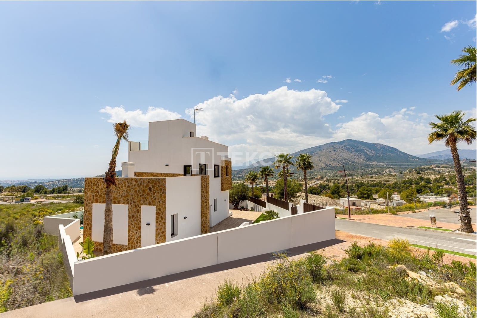 3 bedroom Villa for sale in Finestrat with pool - € 540,000 (Ref: 8965337)