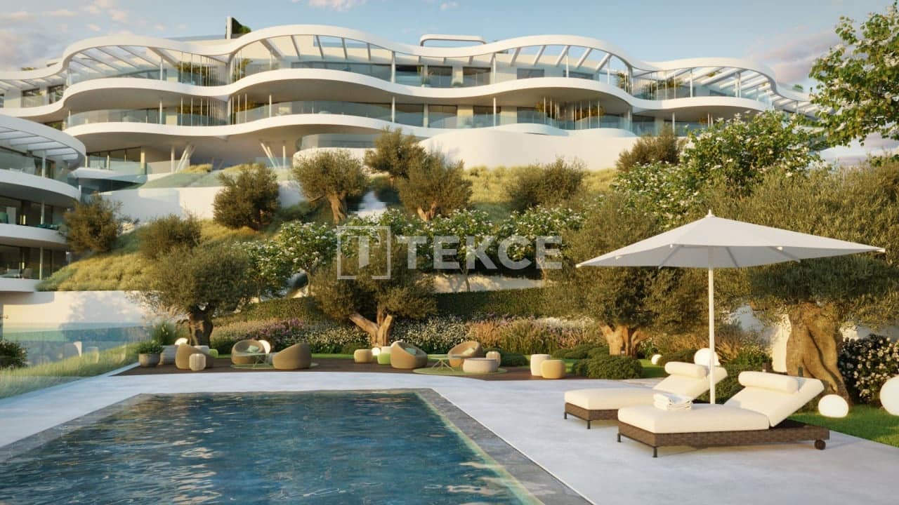 2 bedroom Flat for sale in Benahavis with pool - € 1,200,000 (Ref: 8965352)