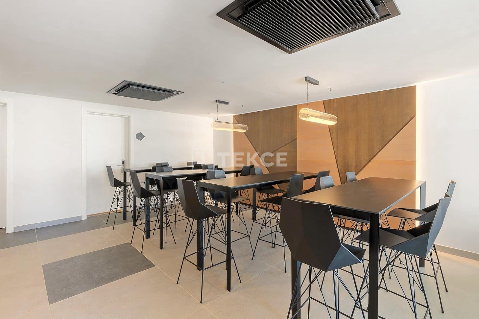 3 bedroom Flat for sale in Fuengirola with pool - € 2,050,000 (Ref: 8965375)