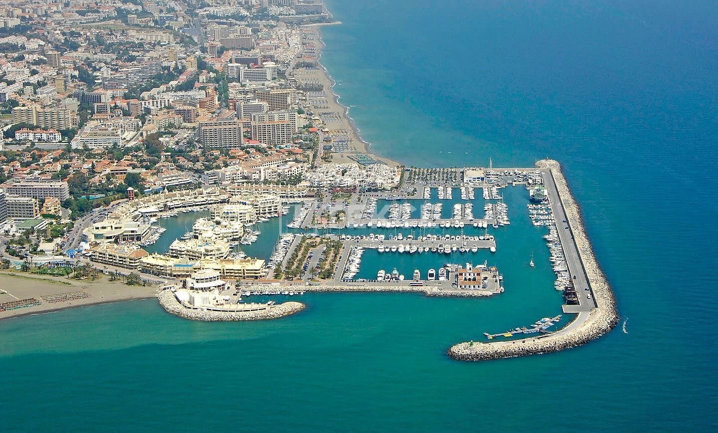 2 slaapkamer Flat te koop in Benalmadena Costa met zwembad - € 1.040.000 (Ref: 8965403)