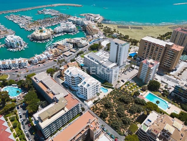 3 slaapkamer Flat te koop in Benalmadena Costa, Benalmádena met zwembad - € 1.410.000 (Ref: 8965404)
