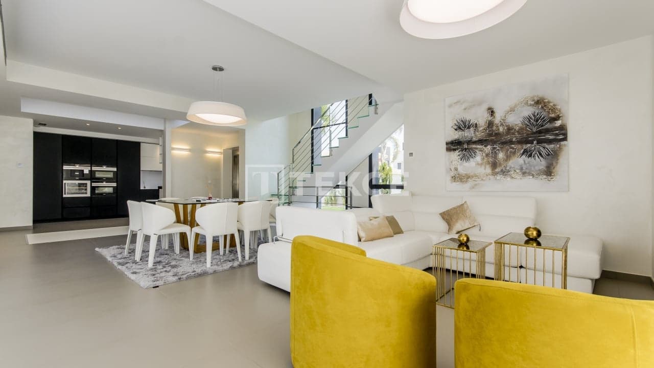 4 bedroom Villa for sale in Dehesa de Campoamor with pool - € 1,175,000 (Ref: 8965457)