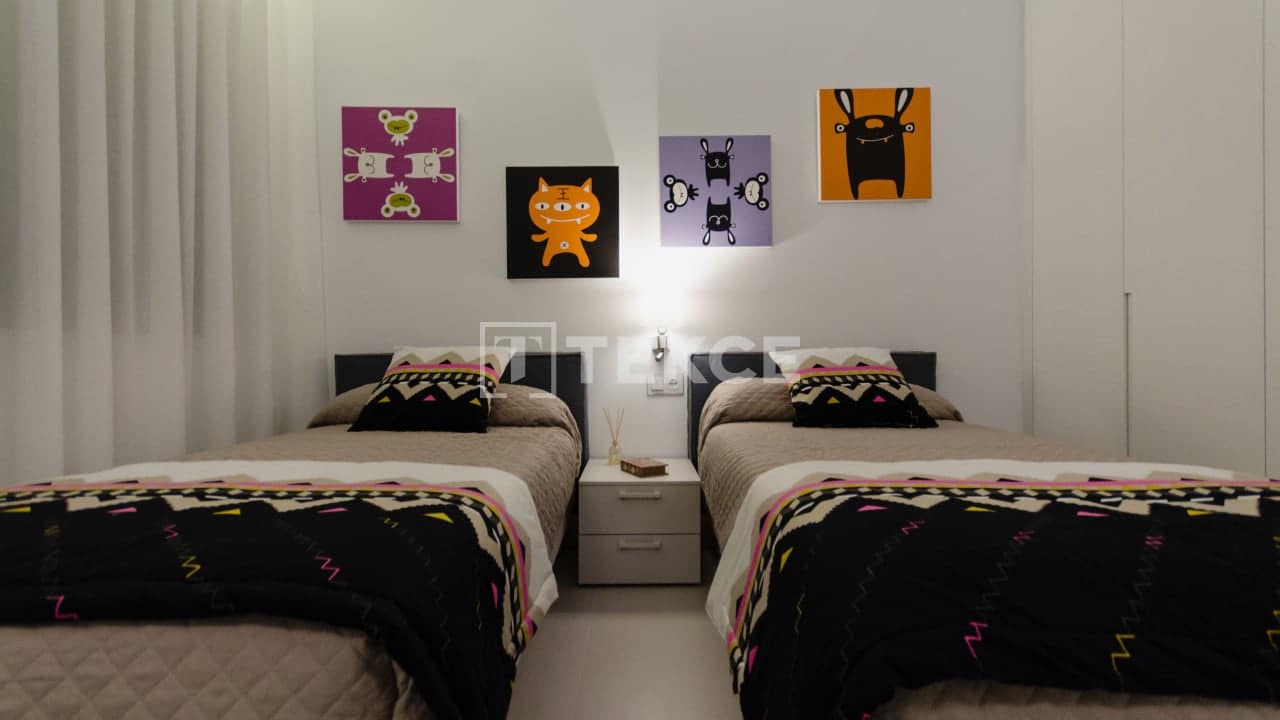 4 bedroom Villa for sale in Dehesa de Campoamor with pool - € 1,175,000 (Ref: 8965457)