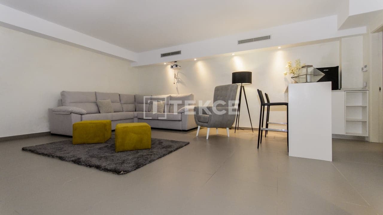 4 bedroom Villa for sale in Dehesa de Campoamor with pool - € 1,175,000 (Ref: 8965457)