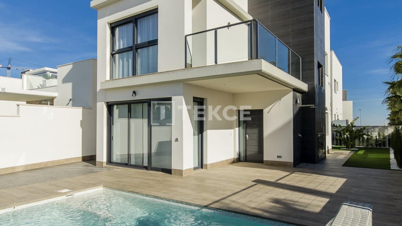 3 sypialnia Willa na sprzedaż w San Miguel de Salinas z basenem - 630 000 € (Ref: 8965458)