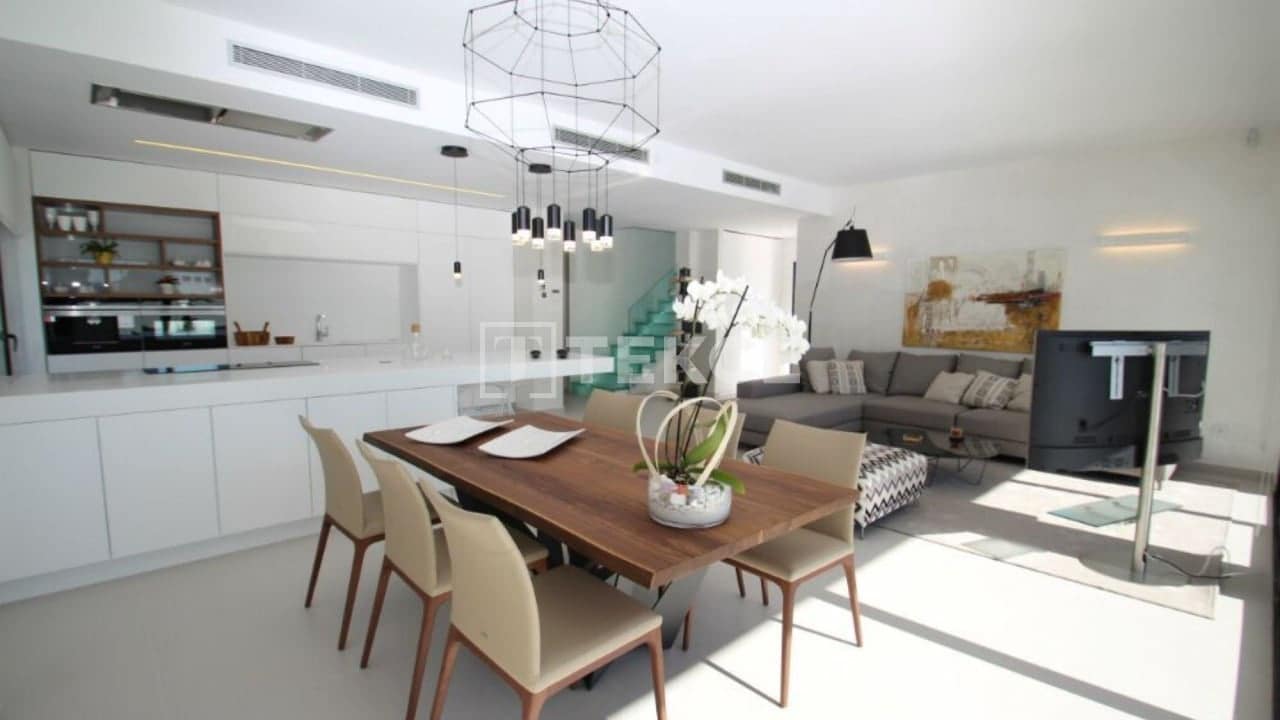 3 sypialnia Willa na sprzedaż w San Miguel de Salinas z basenem - 630 000 € (Ref: 8965458)